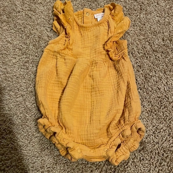 Good
CAT & JACK One Piece - Good Condition (6-9 Months) - Picture 1 of 2